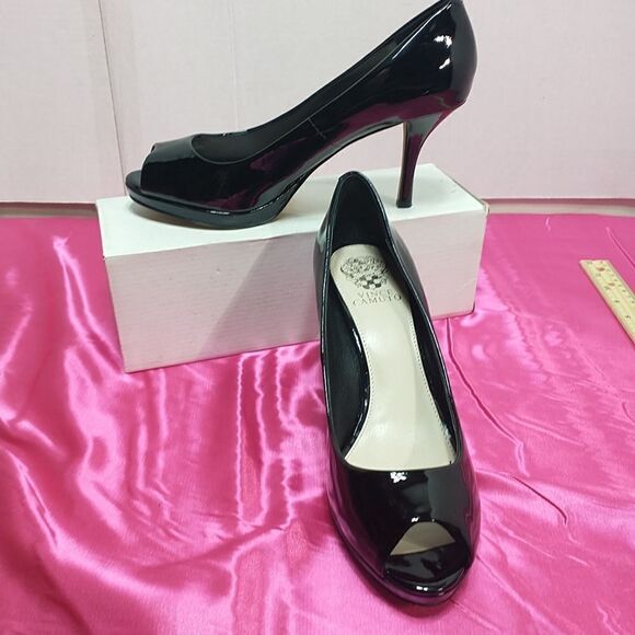 Vince Camuto VC-Kendall WOMANS SZ 9M Black Patent. Condition is Pre-owned - Picture 1 of 10